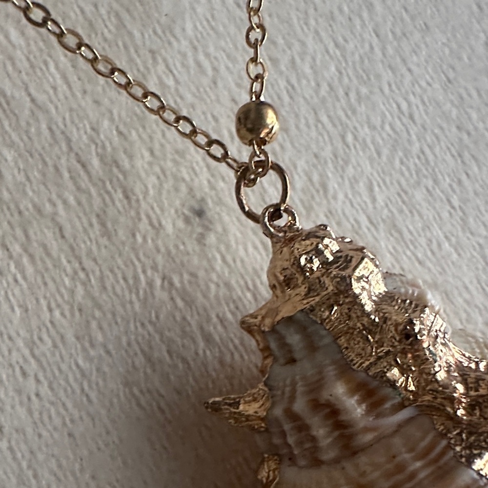 Statement Gold Shell Pendant Necklace - image 7
